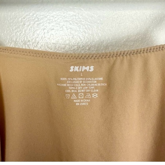 SKIMS Fits Everybody Cami Thong Bodysuit in Sand Size Large - Picture 5 of 6